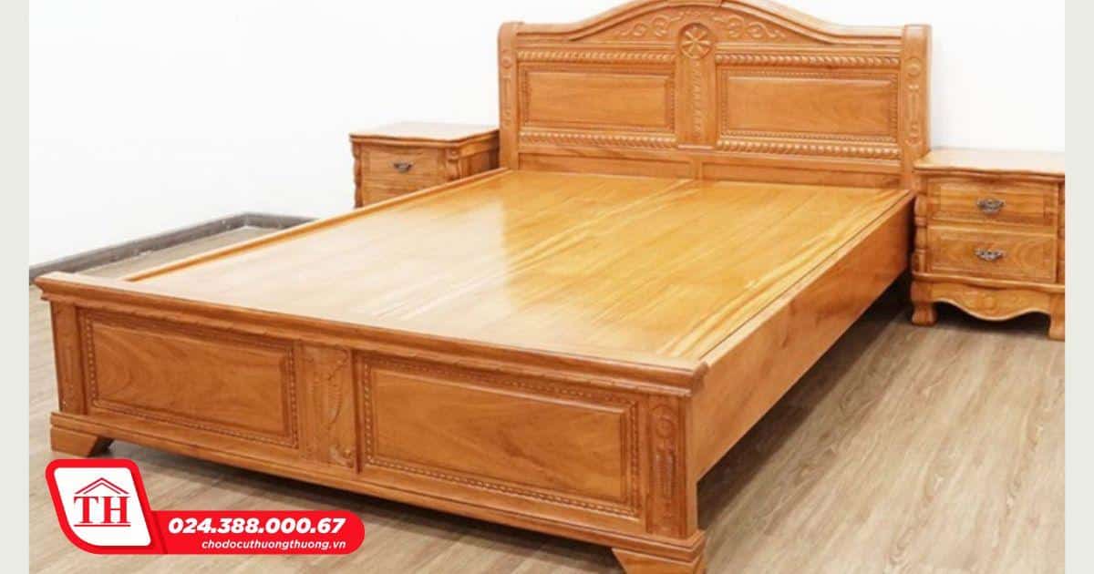 giường gỗ khách sạn