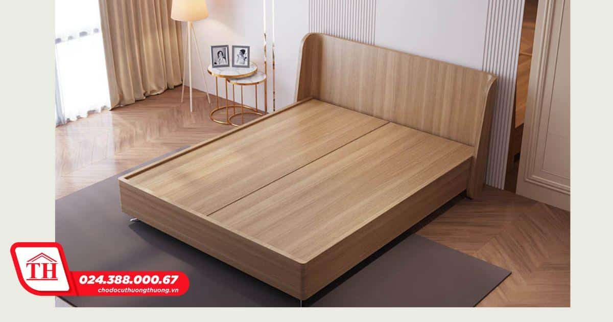 giường gỗ khách sạn