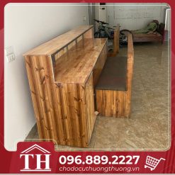 Bàn lễ tân thanh lý