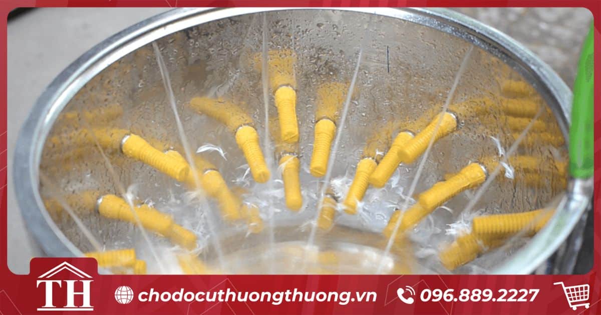 Máy vặt lông gà vịt khi hoạt động