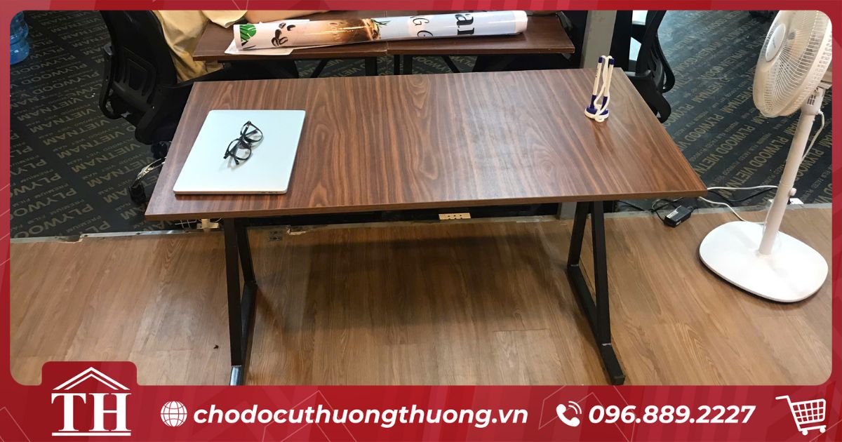 Bàn ghế văn phòng thanh lý - Bàn làm việc