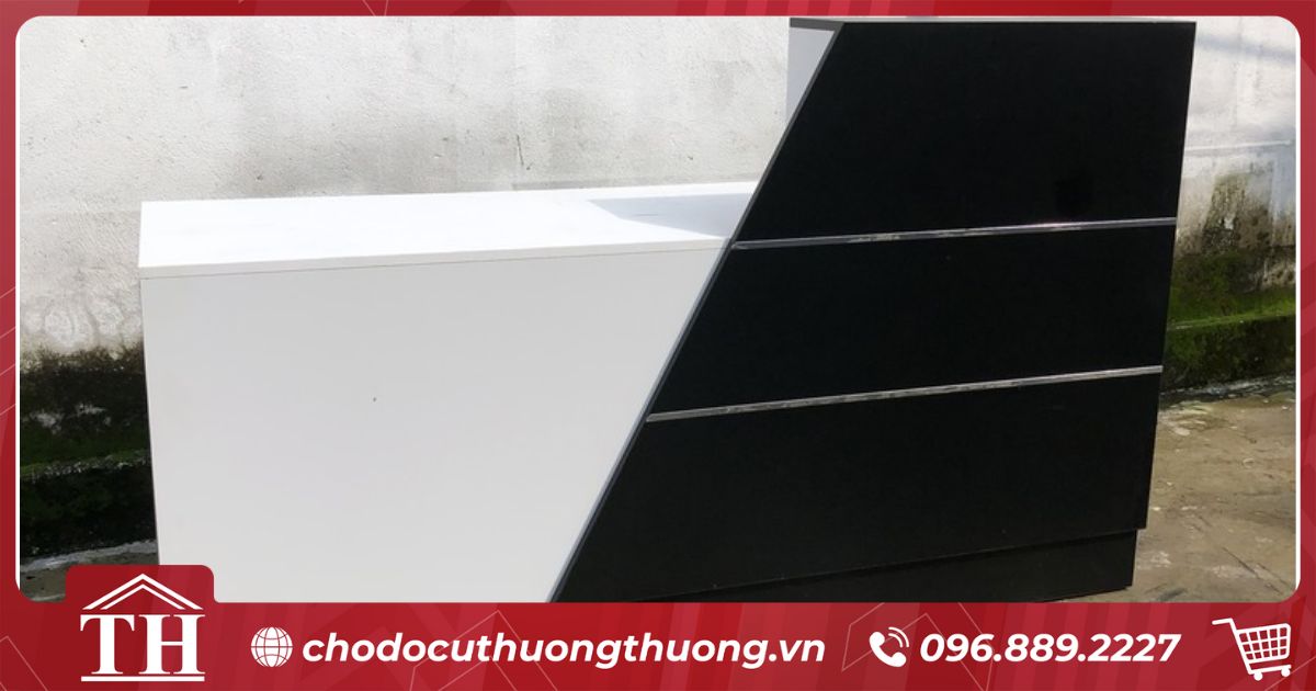 Quầy lễ tân thanh lý nhựa